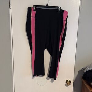 Women’s Black and Pink Leggings Cropped